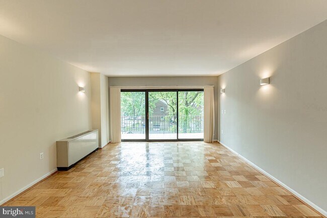 Foto del edificio - 8308 Flower Ave