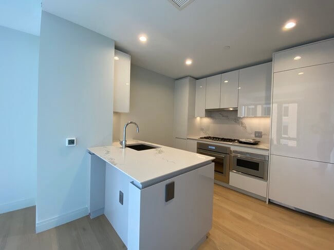 Building Photo - 135 Seaport Blvd