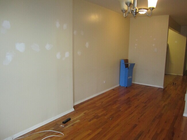 Building Photo - 79 Linden St