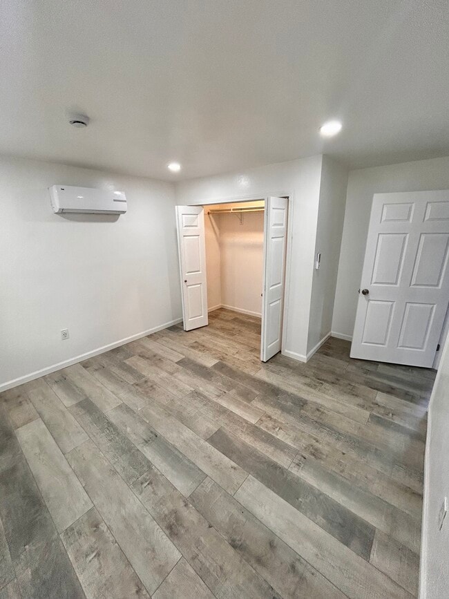 Bedroom - 105 N Curry St