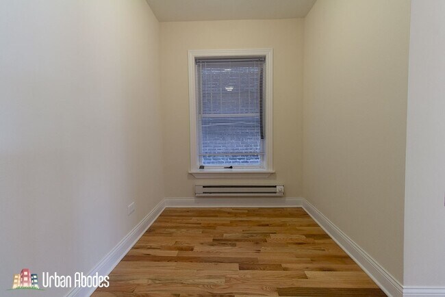 Building Photo - 934 W Cornelia Ave