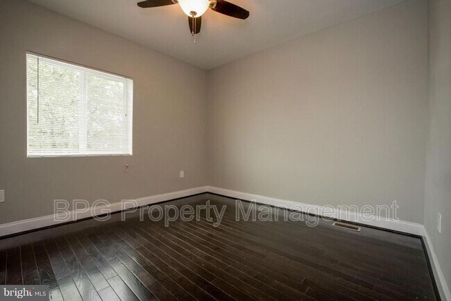 Building Photo - 1635 Lang Pl NE