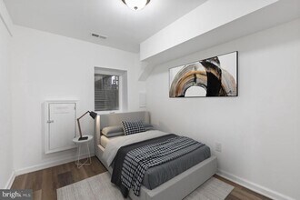 Building Photo - 756 19th St NE