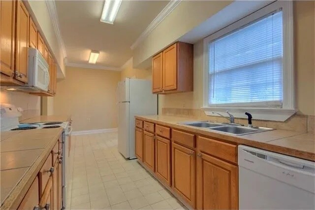 Kitchen looking west. Patio doors just past fridge - 95 Versailles Blvd
