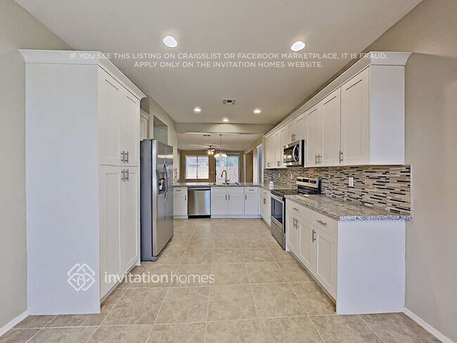 Building Photo - 15206 W Port Royale Ln