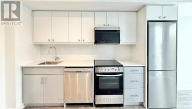 Building Photo - 2 Manderley Dr