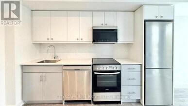 Building Photo - 2 Manderley Dr