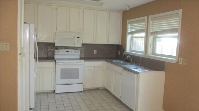 Foto del edificio - 4765 Willowick Dr