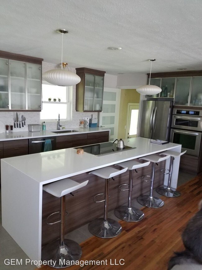 Foto del edificio - 1 br, 1 bath House - 5619 W Cruzen St