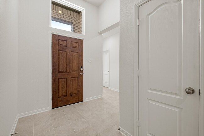 Building Photo - 7611 Royal Oasis Ln