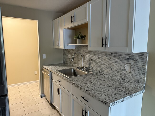 Building Photo - 25 Woodsedge Dr