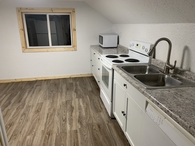 Building Photo - 1006 Oak St Building Photo - 1006 Oak St