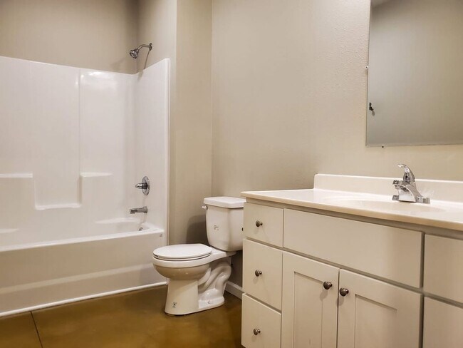 Foto del edificio - 3 bedroom 1 bath apartment located in Jackson, MO