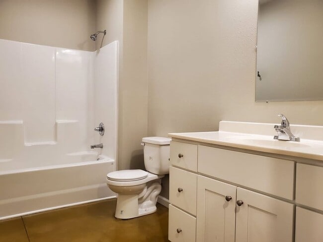 Building Photo - 3 bedroom 1 bath apartment located in Jackson, MO