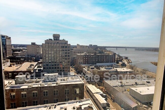 Building Photo - 66 Monroe Ave