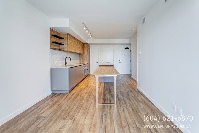 Building Photo - 10448 University Dr