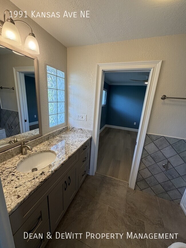 Foto del edificio - 4 Bed/3 Bath