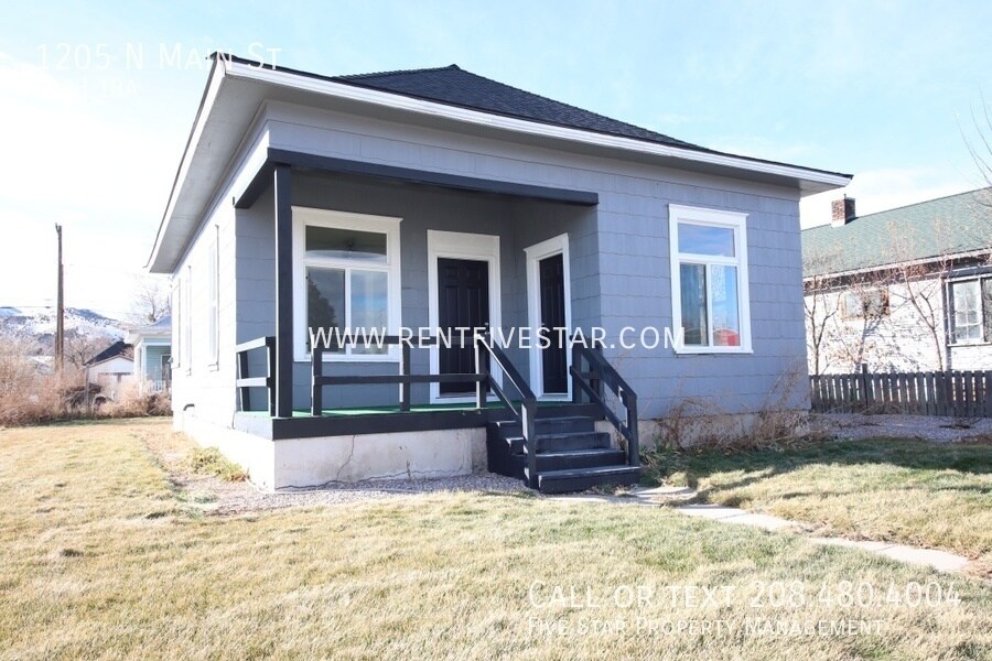 Primary Photo - 2 Bedroom Home, Freshly Remodeled in 2023!...
