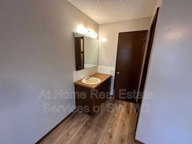 Foto del edificio - 3682 W Harrison St