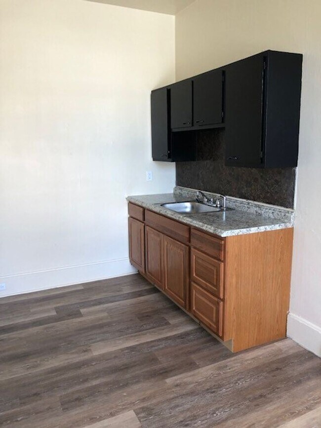 Foto del edificio - 318-320 W Market St
