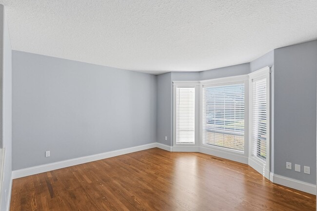 Building Photo - Bright & Modern Corner-Lot Living in Happy Valley