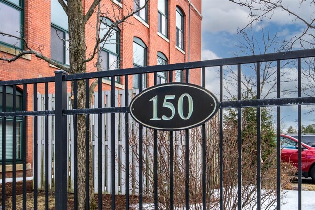 Foto del edificio - 150 Rumford Ave