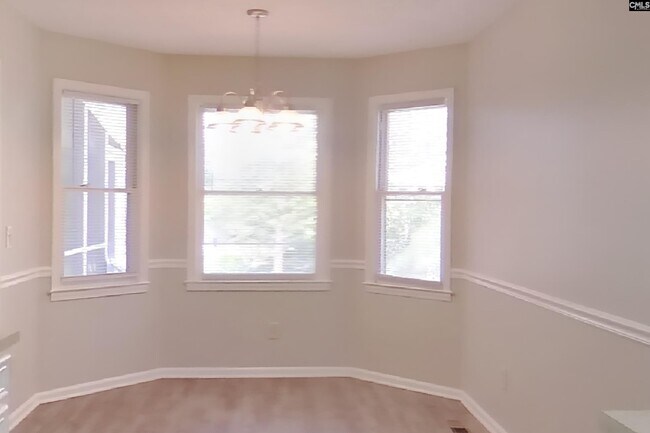 Building Photo - 529 Ferncliffe Rd