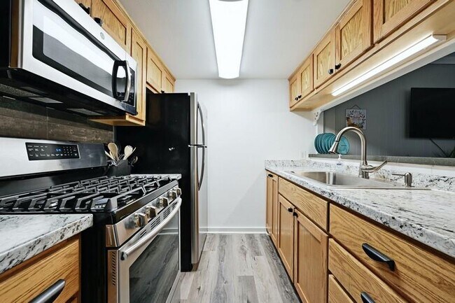 Foto del edificio - 711 Eberhart Ln