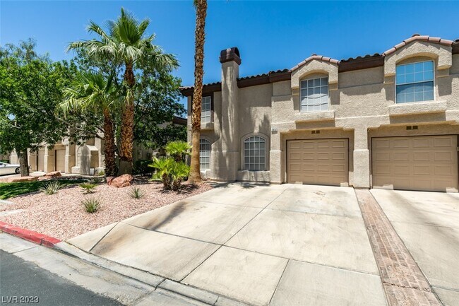 Foto del edificio - 2602 Country Maple Ave