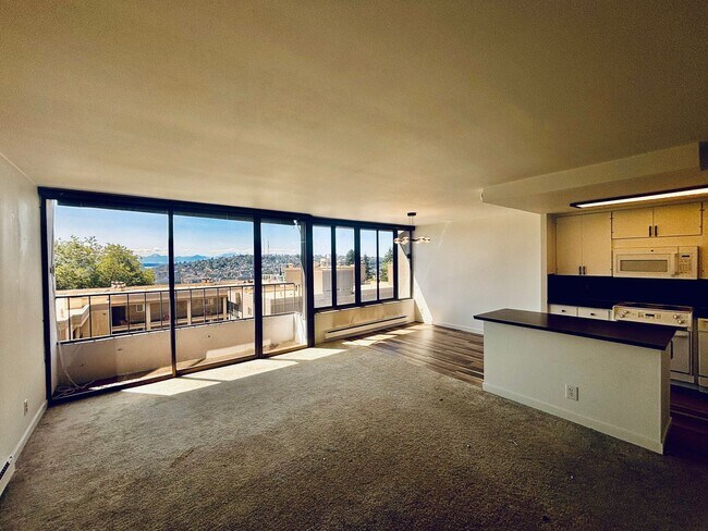 Building Photo - Experience Seattle Living at Its Best!  Ci...