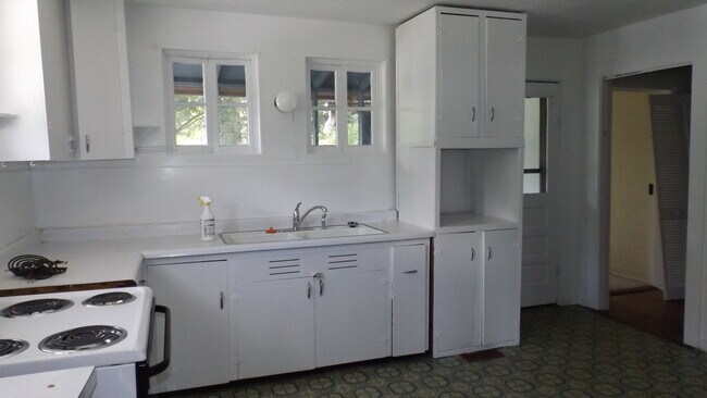 Building Photo - Nice 3 Bedroom 2 Bath Home in Sylva $1500 ...