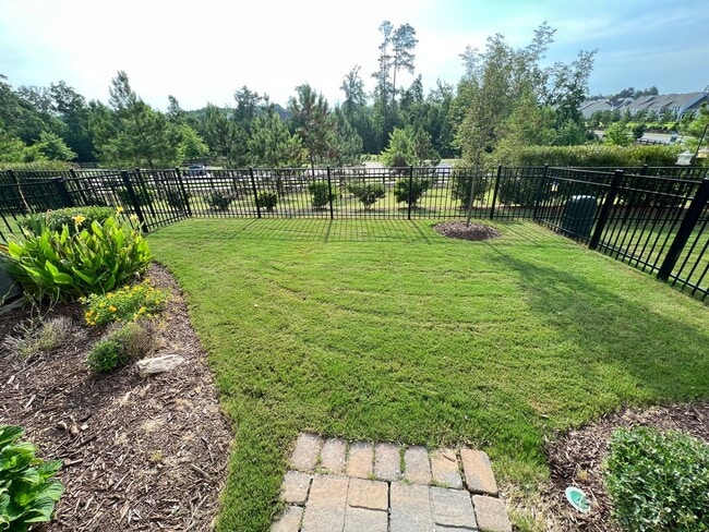 Building Photo - Spacious 3 bedroom townhome in Brier Creek