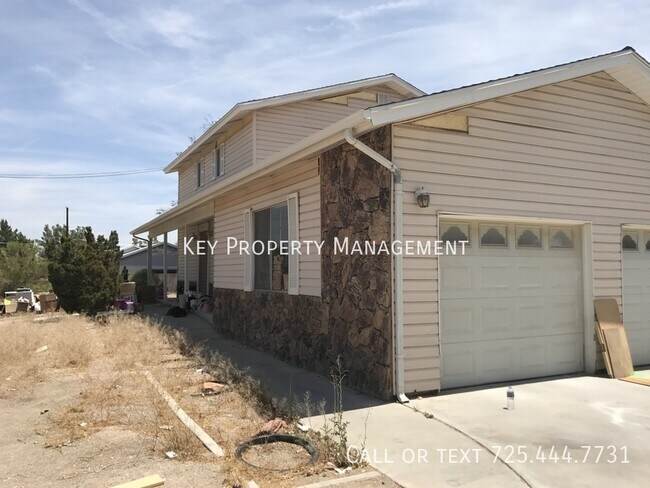 Building Photo - 4 Bed * Tri-Level House on 1+ Acre