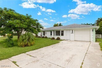 Building Photo - 2150 Aruba Ave