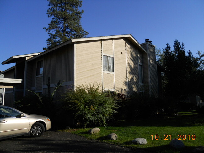 Ironwood Court Apartments - 2210 N Houk Rd