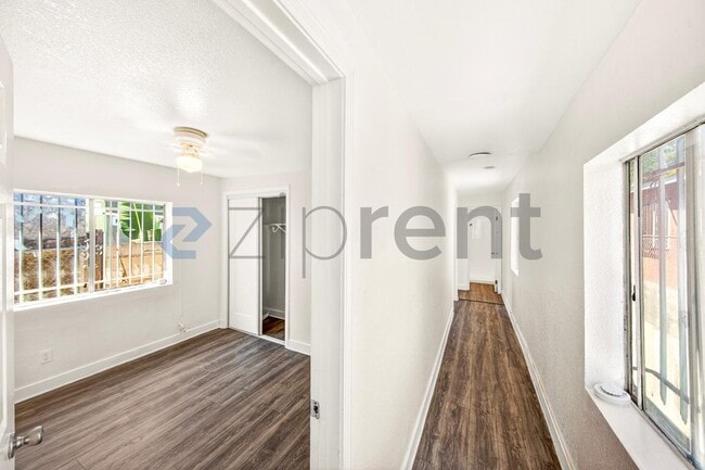 Foto del edificio - 1737 E 108th St