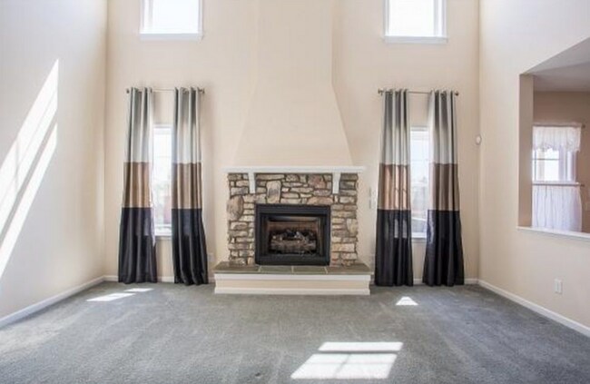 Building Photo - 4 bd/ 2.5 ba located MINUTES from Fort Bra...