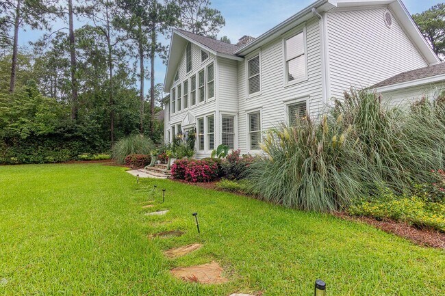 Foto del edificio - 132 Cherry Hills Dr