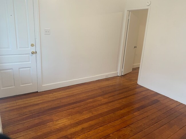 Building Photo - 1st Floor 1 Bed/1Bath Apartment on Pennsyl...