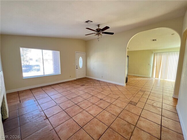 Foto del edificio - 6617 Baywood Ave