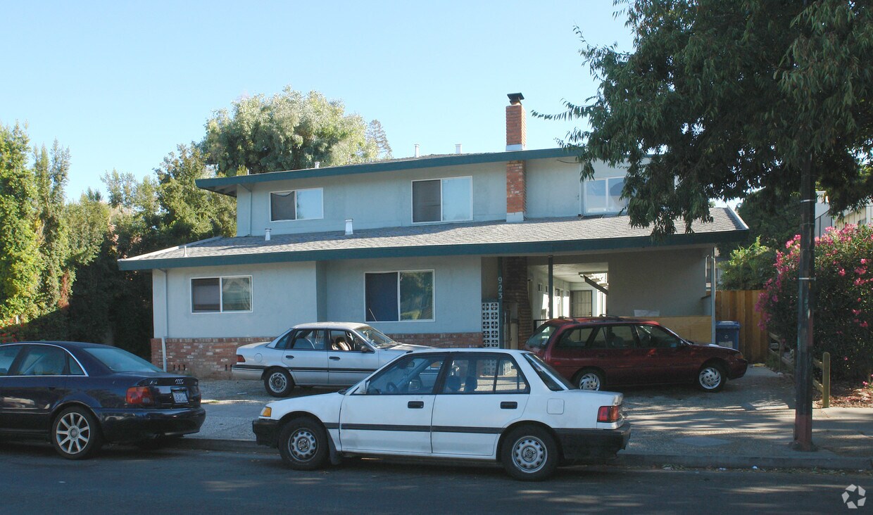 Building Photo - 923 Ironwood Dr