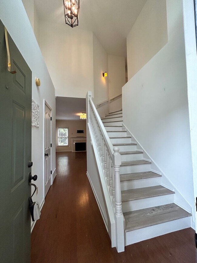 Foto del edificio - Gated Community on the Island! Bonus Room!...