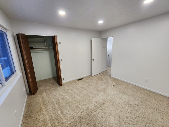 Building Photo - 5954 Village Dr