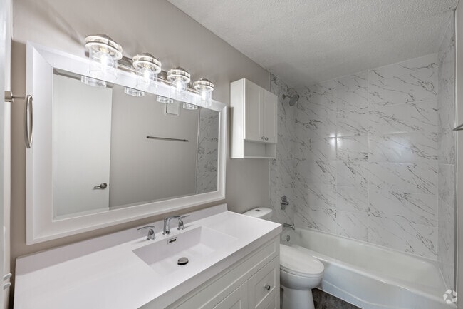 2BR, 1BA - 990SF - Bathroom - Allen Avenue