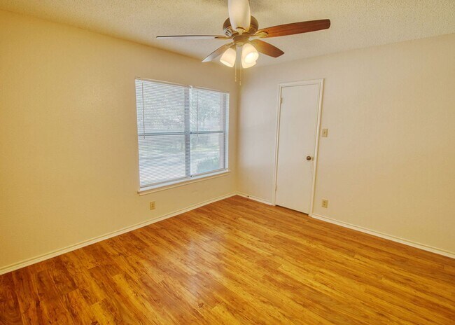 Building Photo - Huntington Place- Single Story