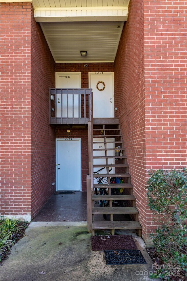 Foto del edificio - 1237 15th Ave NW