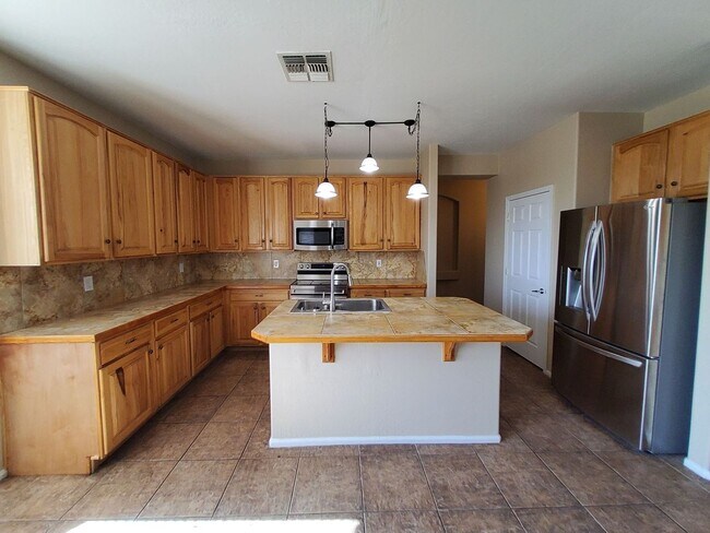 Building Photo - 43172 W Rio Bravo Dr