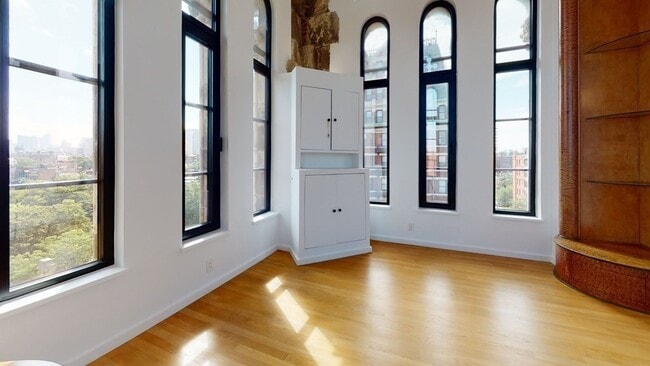 Building Photo - 492 Beacon St