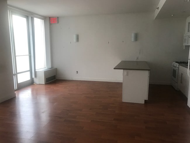 Building Photo - 3161 37th Ave