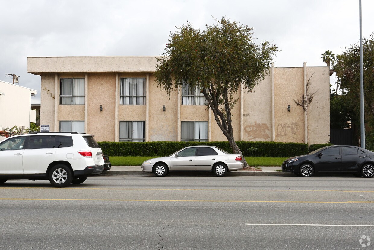 Building Photo - 14019 Sherman Way